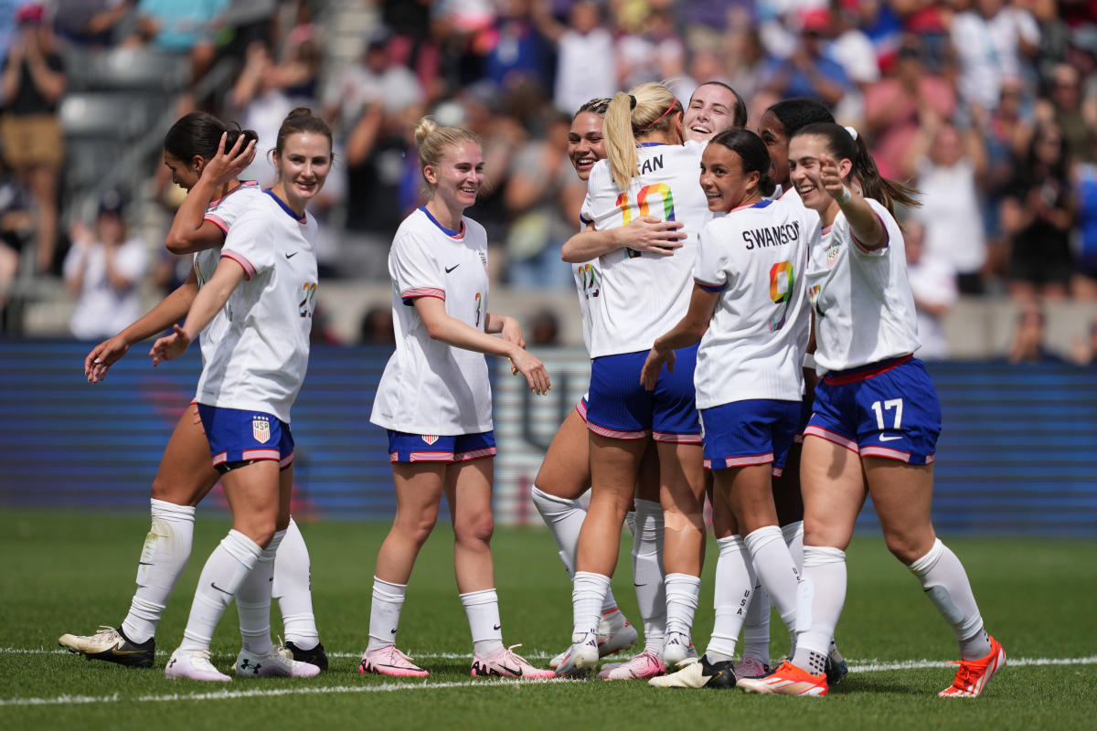 Женская сборная США разгромила Южную Корею в первом матче под руководством Эммы Хейс
