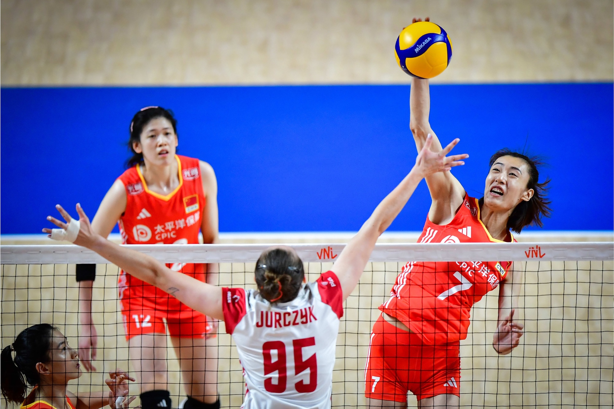 Китайская команда уничтожает Польшу: Китай и Польша готовятся к четвертьфиналам ВЛН 2024