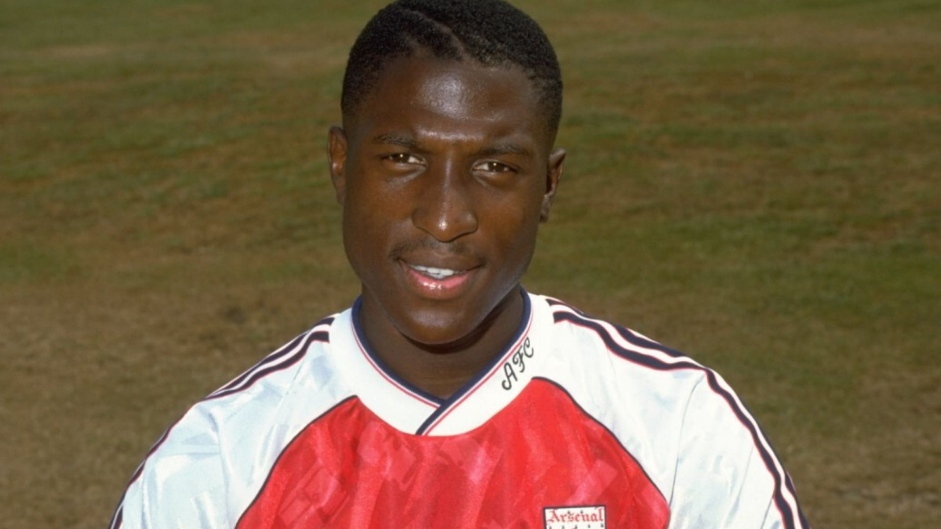 Arsenal and Everton Unite in Tribute to Kevin Campbell: A Football Legend Passes