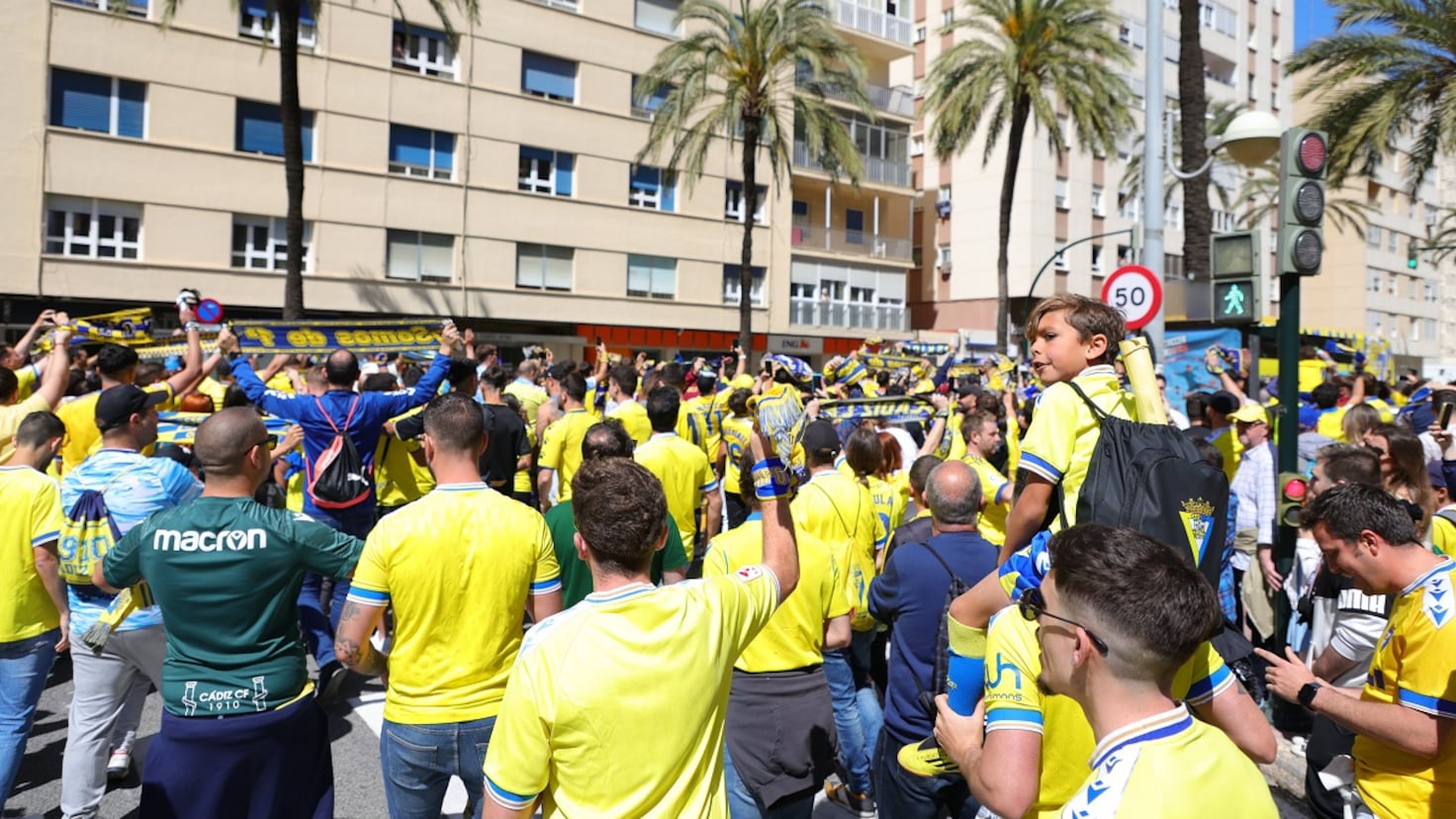 Cádiz Launches Controversial Season Ticket Campaign Amid Relegation