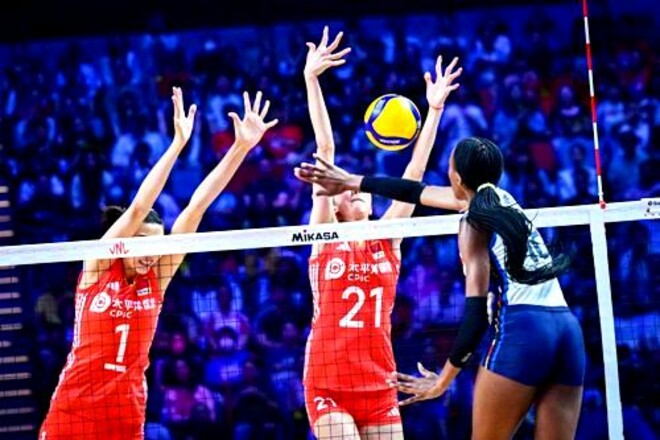 Жіноча Ліга націй з волейболу: Польща лідирує без втрат, а США поступаються Туреччині