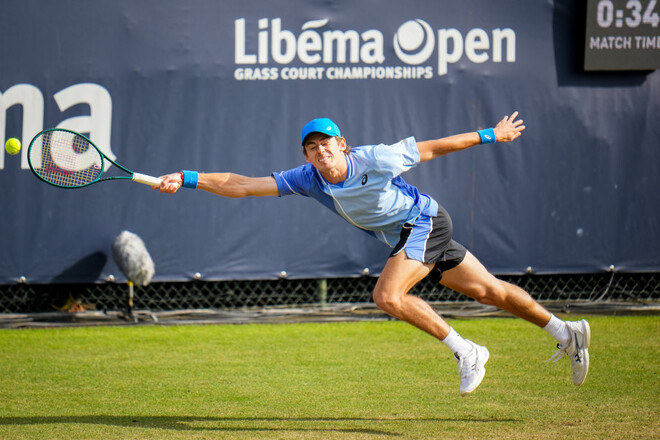 Австралієць Алекс де Мінаур та британець Джек Дрейпер перемагають на турнірах ATP 250